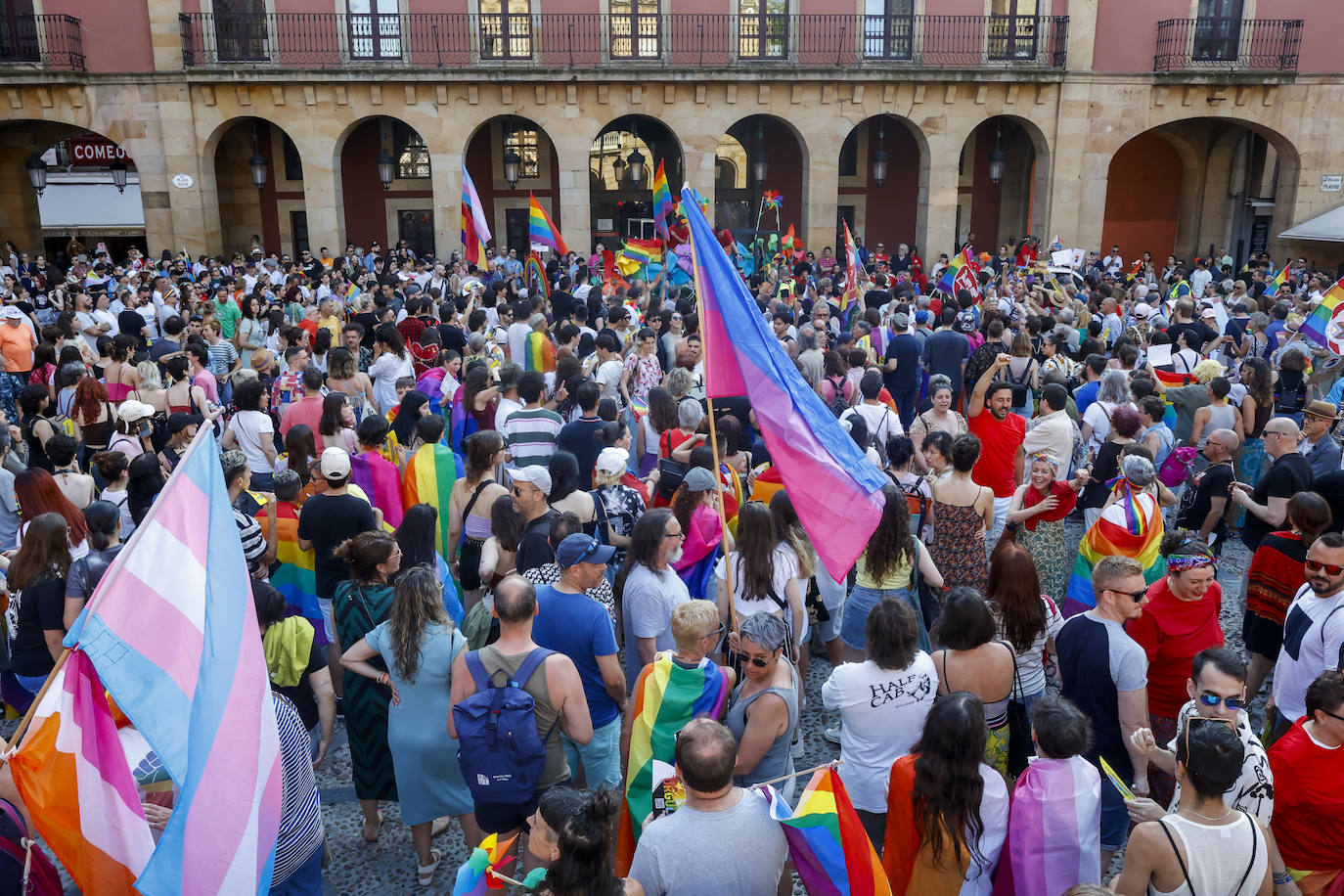 Así ha sido la multitudinaria manifestación del Orgullín en Gijón El